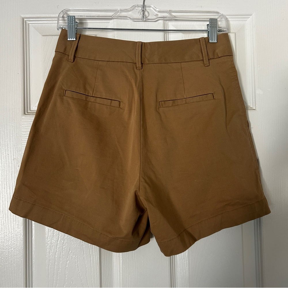 GAP pleated khaki shorts size 2 - Picture 2 of 4